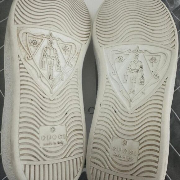 Gucci Ace GG Supreme sneaker with bees - Picture 9 of 10